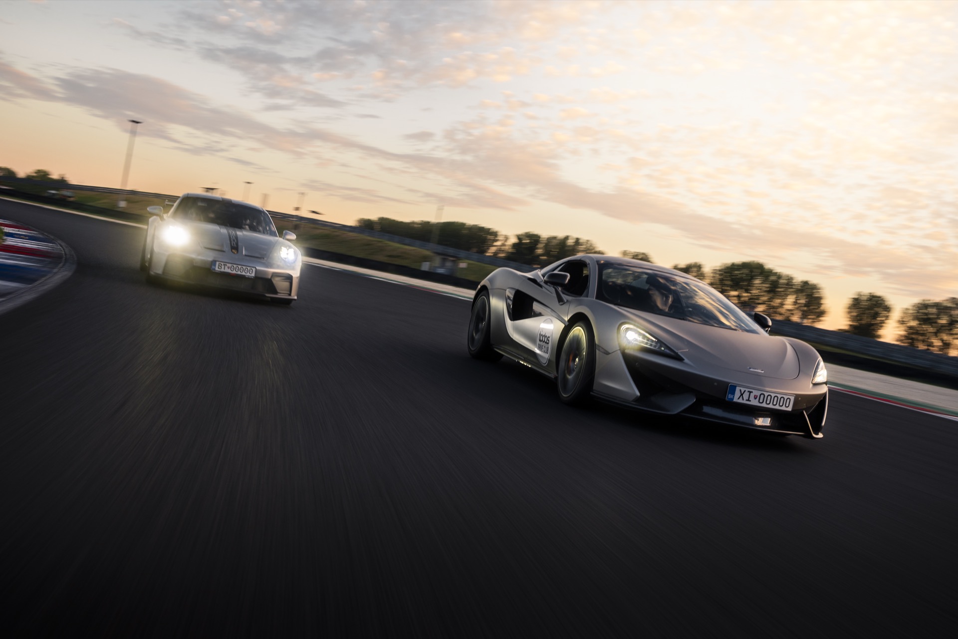 McLaren a Porsche na Slovakia Ringu